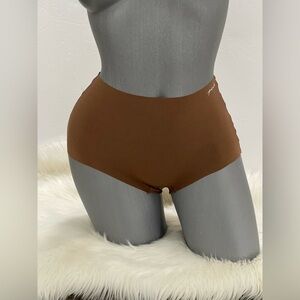 VICTORIAS SECRET PINK NO-SHOW SEAMLESS BOYSHORT PANTY UNDERWEAR . NWT